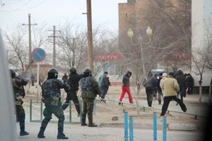 Kazajstan_policia_manifestantes