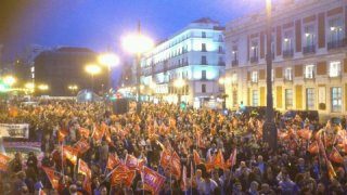 Los piquetes reunidos en la Puerta del Sol, tres horas antes del comienzo de la huelga